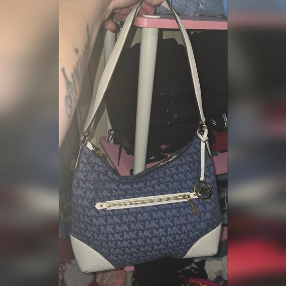 🍂🍁Like new MICHAEL KORS DENIM SHOULDER BAG - Picture 1 of 8